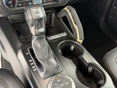 New 2025 Ford Bronco Badlands image 25