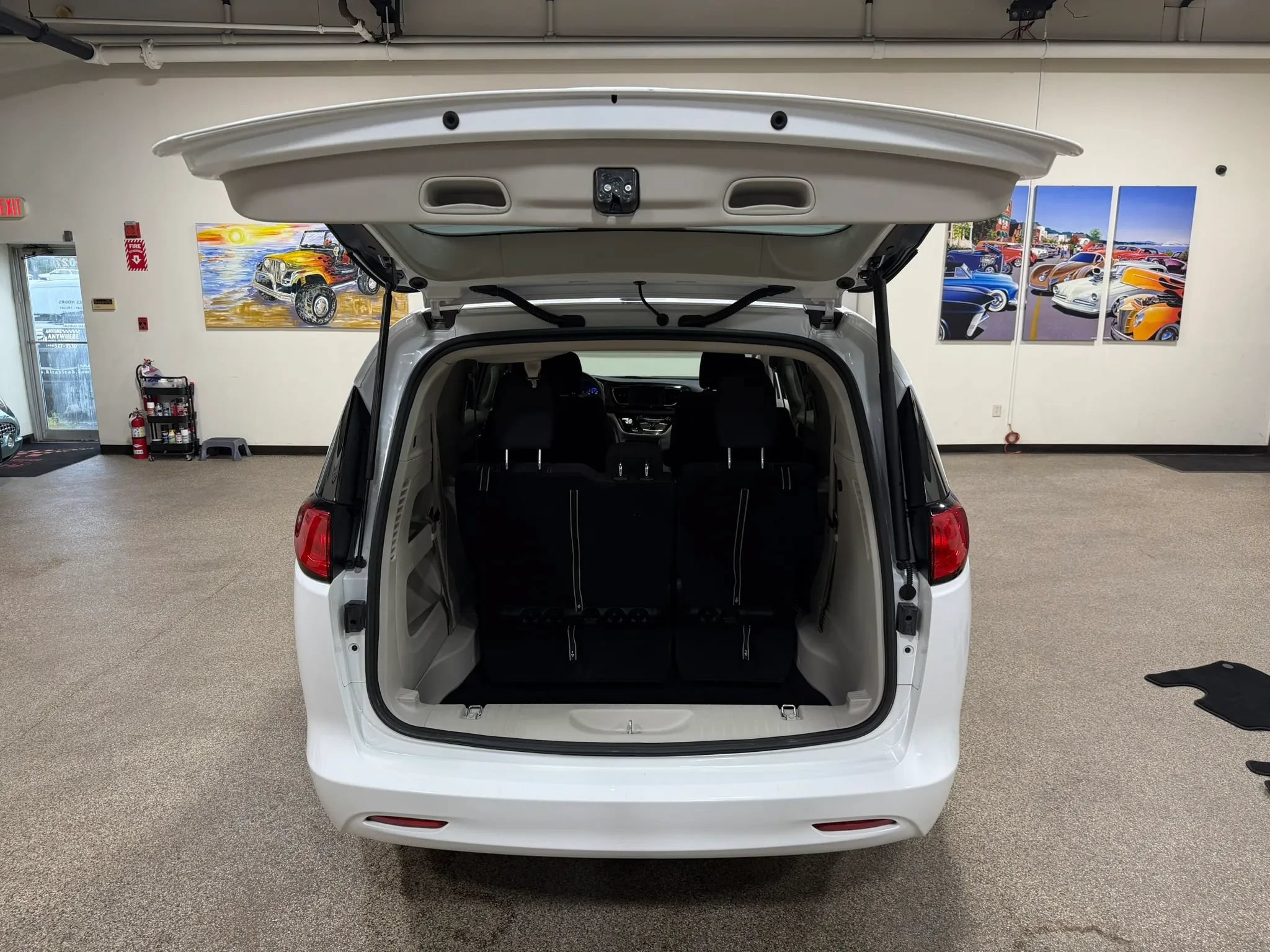 Used 2023 Chrysler Voyager LX FWD image 20