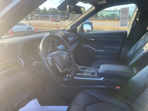 Used 2022 Toyota Highlander XSE image 13