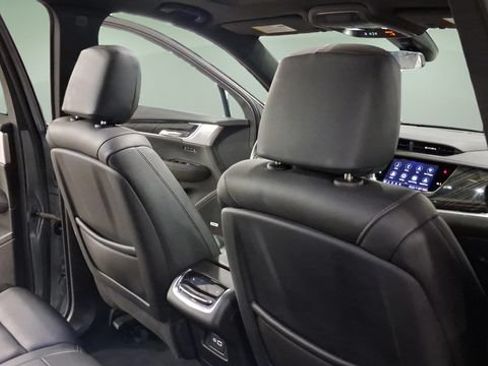 Used 2024 Cadillac XT6 Premium Luxury FWD image 17
