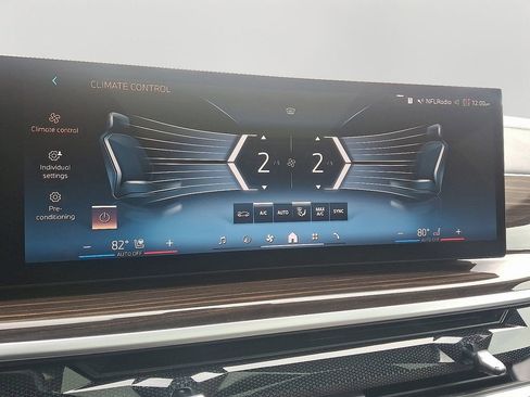 Certified 2024 BMW X7 xDrive40i image 17