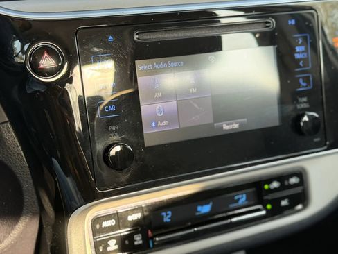 Used 2018 Toyota Corolla LE FWD image 29