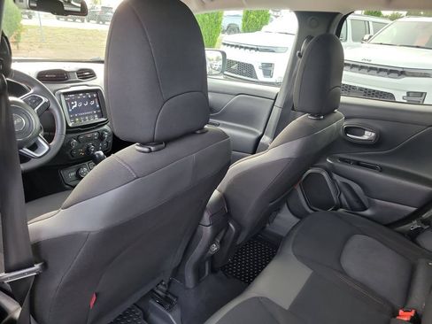 Certified 2023 Jeep Renegade Trailhawk AWD/4WD image 19