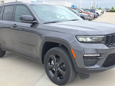 New 2025 Jeep Grand Cherokee Limited w/ Black Appearance Package AWD/4WD image 7