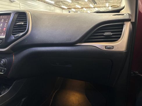 Used 2015 Jeep Cherokee Latitude AWD/4WD image 28
