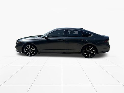Used 2024 Honda Accord Touring image 4