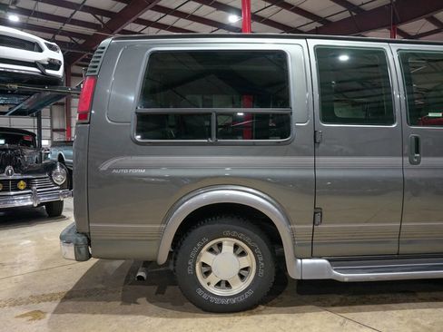 Used 1999 GMC Savana 1500 w/ Convenience Pkg image 9