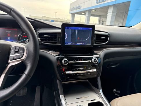 Used 2024 Ford Explorer Limited image 21