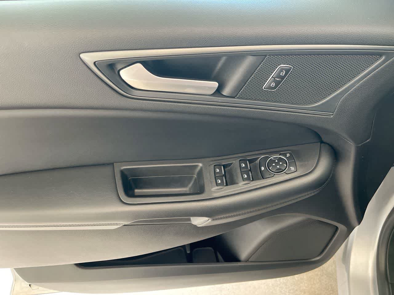 Used 2021 Ford Edge SE FWD image 13