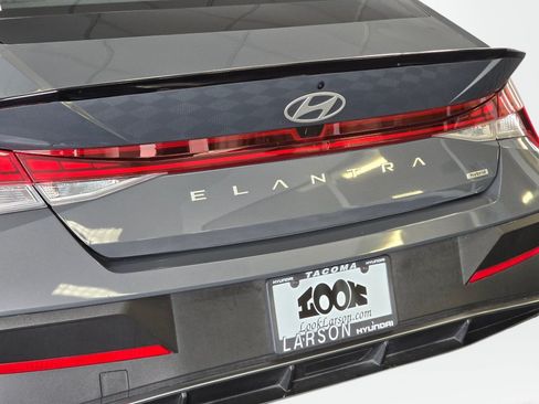 Used 2025 Hyundai Elantra SEL FWD image 13