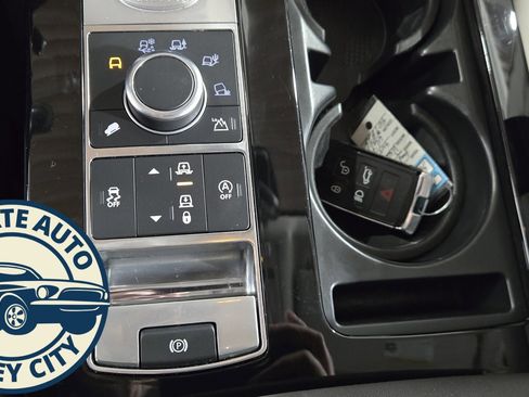 Used 2019 Land Rover Discovery HSE Luxury image 22