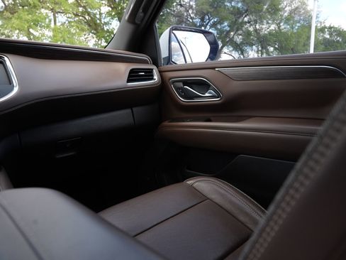 Used 2022 Chevrolet Tahoe High Country RWD image 8