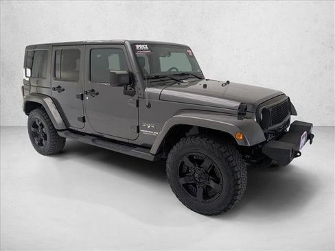 Used 2017 Jeep Wrangler Unlimited Sahara w/ Connectivity Group AWD/4WD image 3