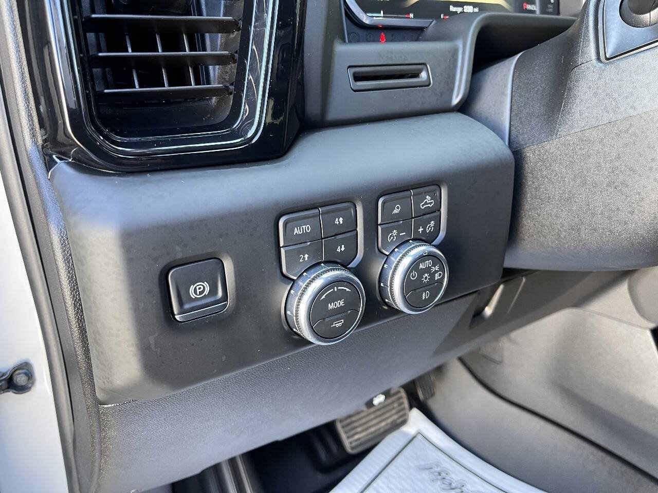 Used 2026 GMC Sierra 2500 AT4 AWD/4WD image 21