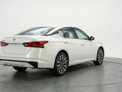 Used 2025 Nissan Altima 2.5 SV image 9