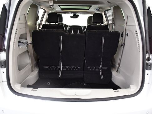 Used 2023 Chrysler Pacifica Limited FWD image 8