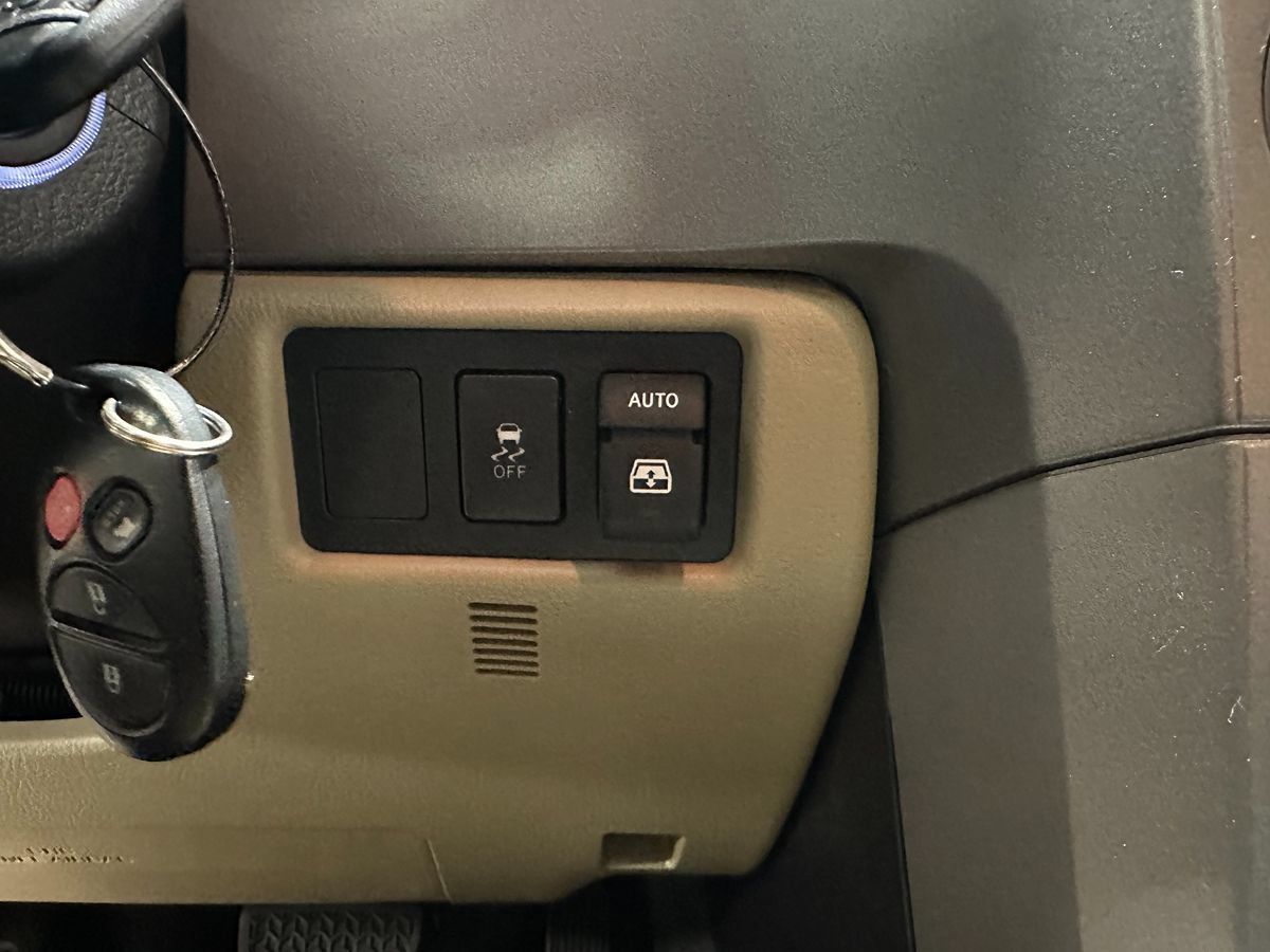 Used 2016 Toyota Sequoia Platinum AWD/4WD image 40