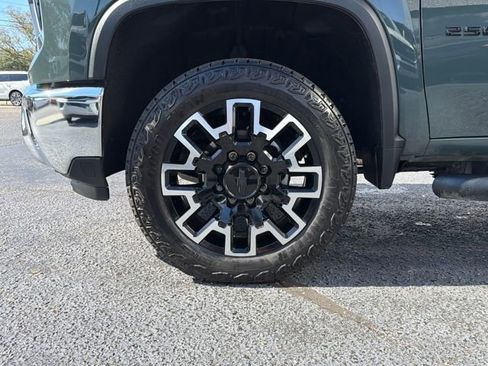 Used 2026 Chevrolet Silverado 2500 LTZ w/ LTZ Convenience Package image 30