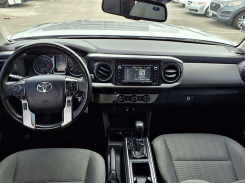 Used 2019 Toyota Tacoma SR5 RWD image 4