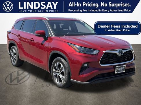 Used 2022 Toyota Highlander XLE FWD image 1