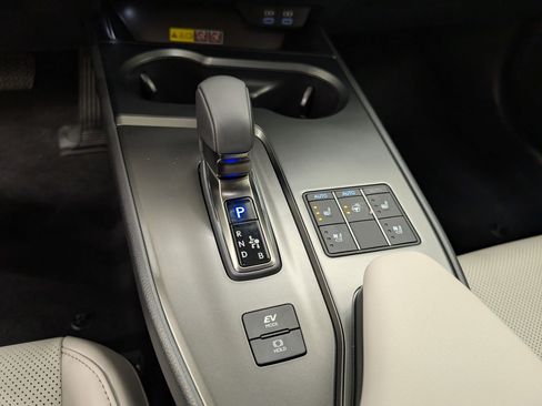 Used 2025 Lexus UX 300h FWD image 19