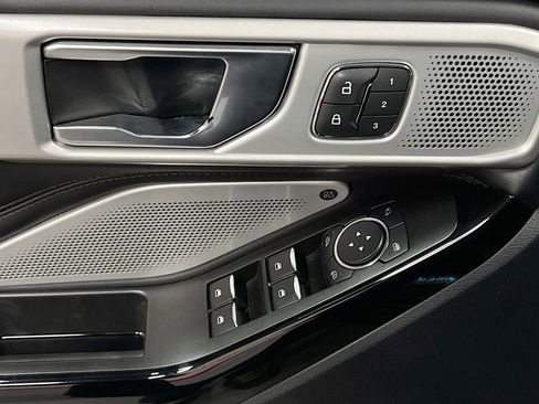 Used 2022 Ford Explorer Platinum w/ Equipment Group 601A image 18