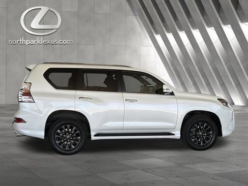 Certified 2022 Lexus GX 460 Premium w/ Premium Plus Package AWD/4WD image 4