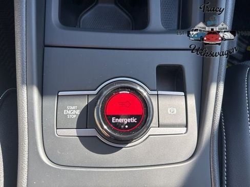 New 2025 Volkswagen Tiguan SE image 13