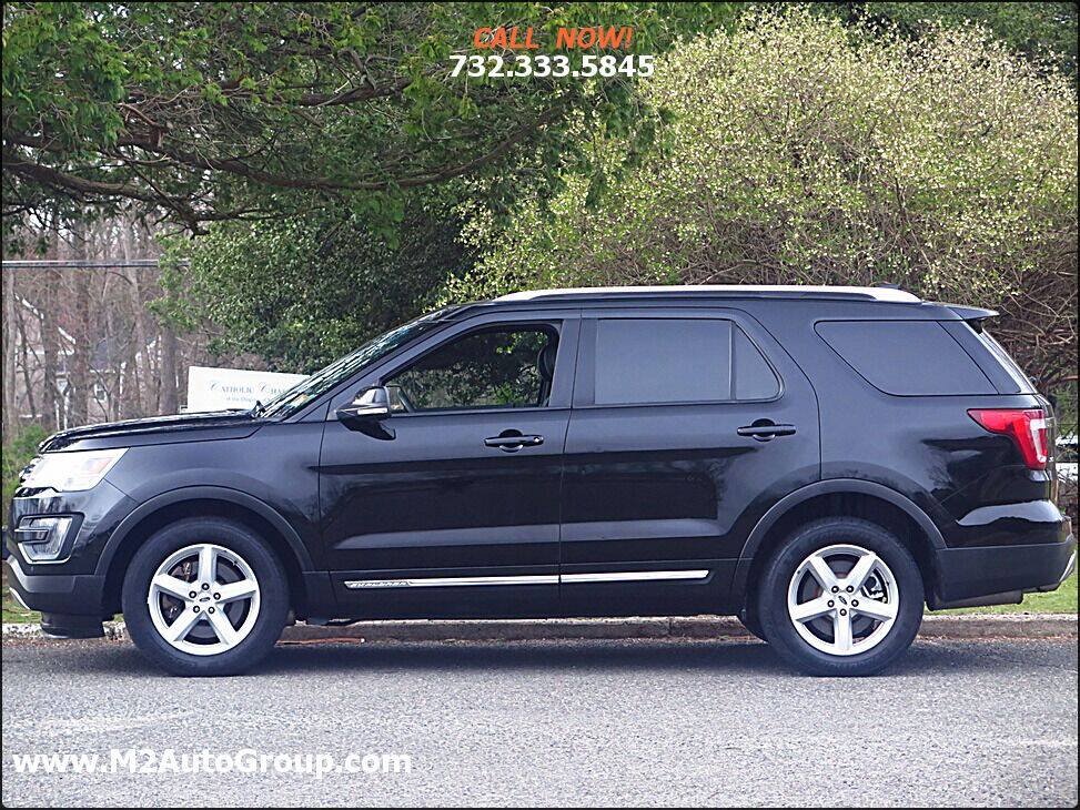 Used 2016 Ford Explorer XLT w/ Equipment Group 202A AWD/4WD image 2