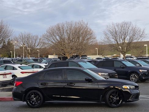 Used 2024 Honda Civic Sport image 3