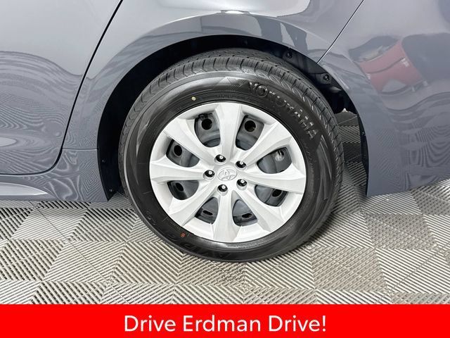 Certified 2025 Toyota Corolla LE FWD image 4