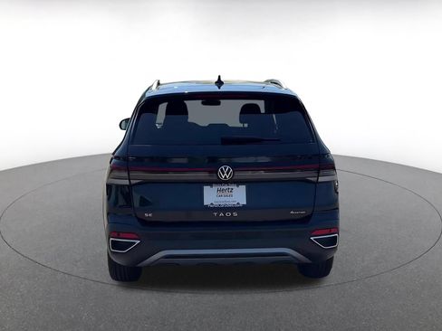 Used 2025 Volkswagen Taos SE AWD/4WD image 12