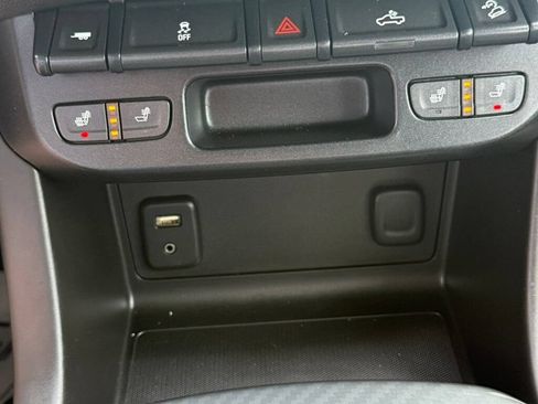 Used 2015 GMC Canyon SLE w/ All-Terrain Package AWD/4WD image 29
