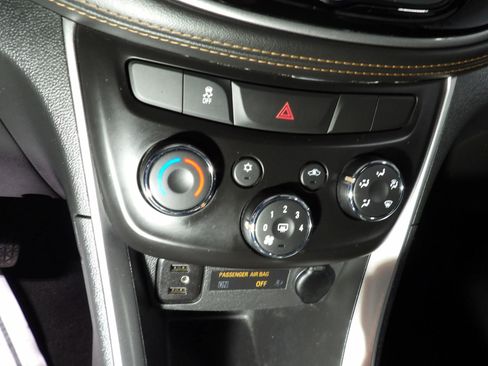 Used 2021 Chevrolet Trax LT w/ Driver Confidence Package image 13