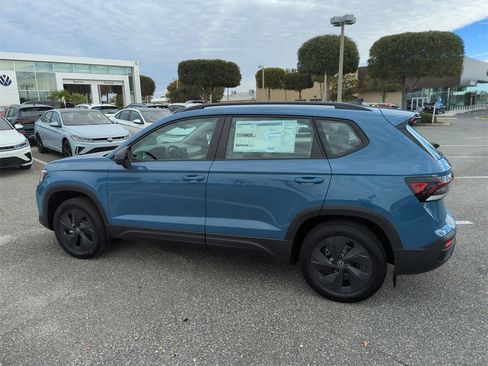 New 2026 Volkswagen Taos S image 10