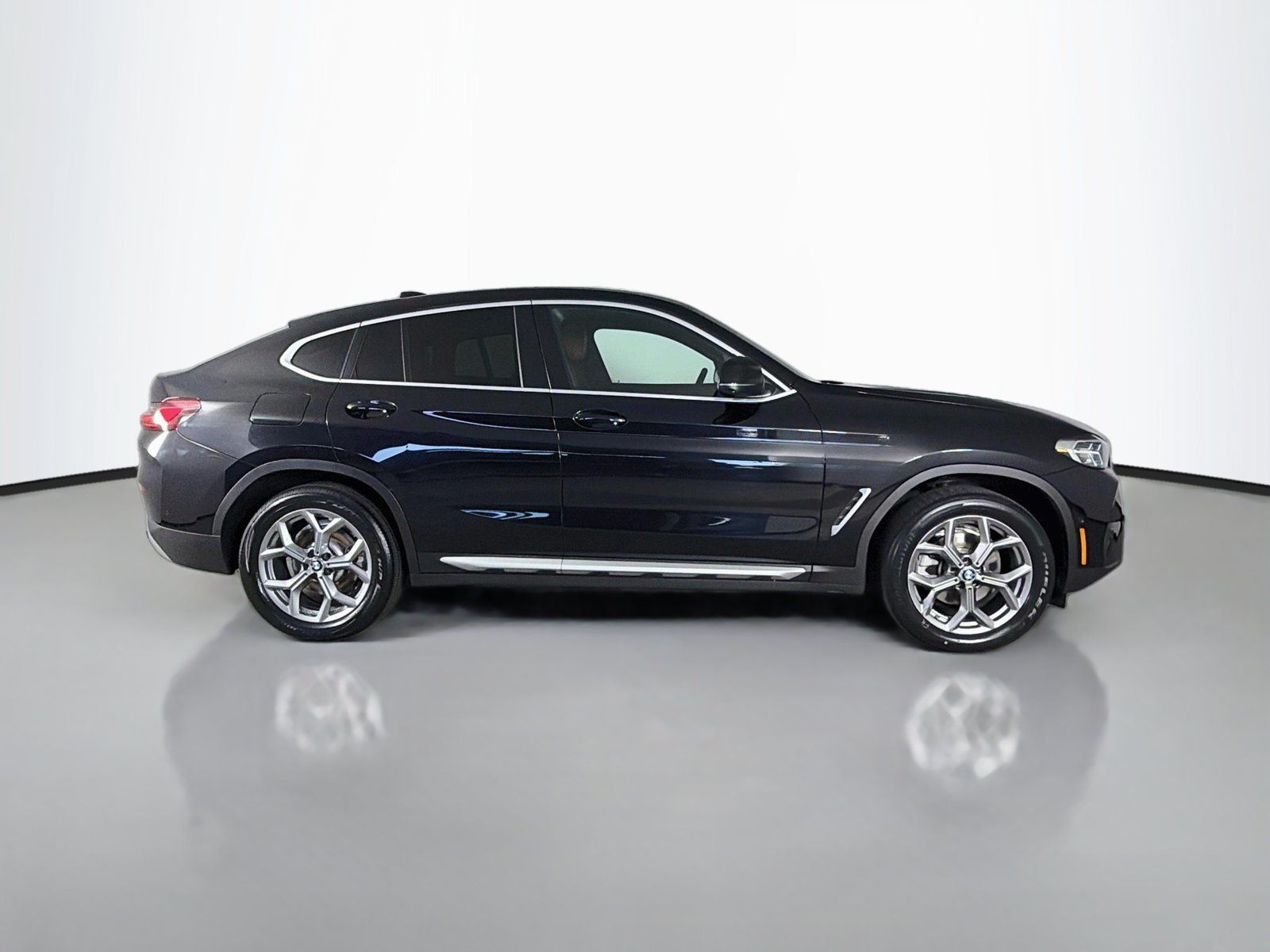 Certified 2024 BMW X4 xDrive30i w/ Premium Package AWD/4WD image 8