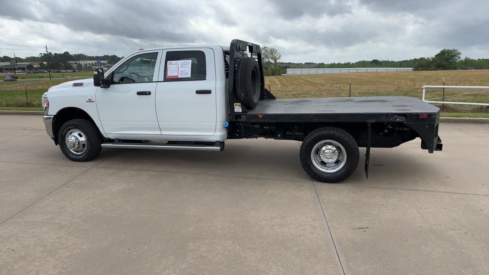 Used 2024 RAM 3500 Tradesman w/ Chrome Appearance Group AWD/4WD image 6