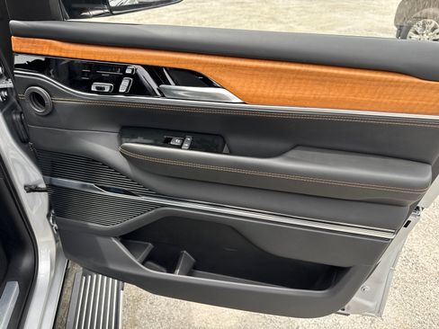 Certified 2024 Jeep Grand Wagoneer Series III AWD/4WD image 17