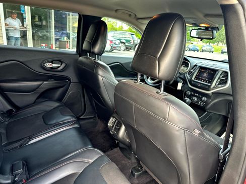 Used 2016 Jeep Cherokee Trailhawk w/ Cold Weather Group image 23