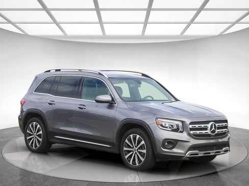 Used 2022 Mercedes-Benz GLB 250 4MATIC image 4
