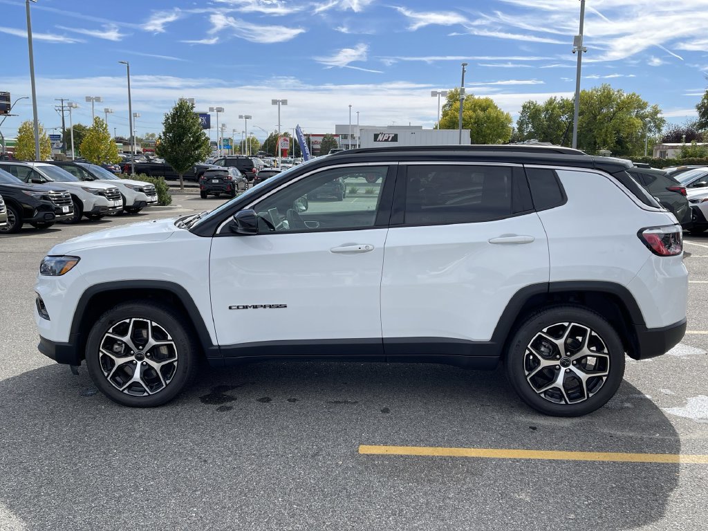 Used 2025 Jeep Compass Limited AWD/4WD image 4