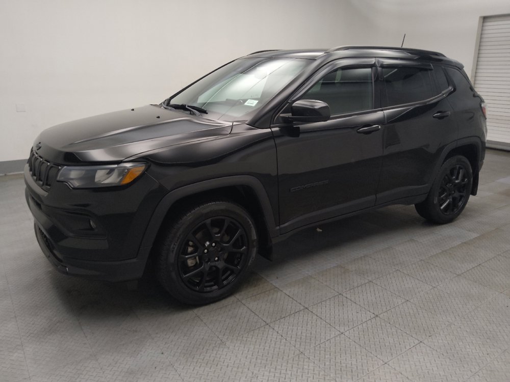 Used 2022 Jeep Compass Latitude w/ Sun and Sound Group AWD/4WD image 2