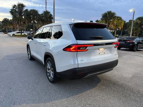 Used 2024 Toyota Grand Highlander AWD image 3
