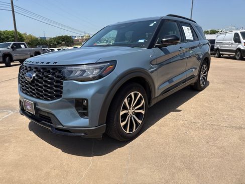 Used 2025 Ford Explorer ST-Line w/ Premium Package RWD image 3