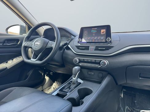 Used 2025 Nissan Altima 2.5 S FWD image 13