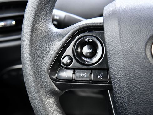 Used 2021 Toyota Prius LE image 27