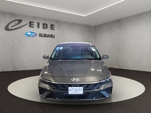 Used 2024 Hyundai Elantra SE FWD image 5