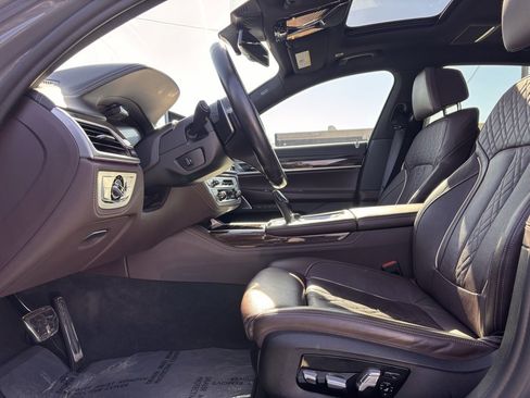 Used 2022 BMW 750i xDrive w/ Executive Package image 11