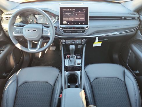 New 2026 Jeep Compass Latitude image 10