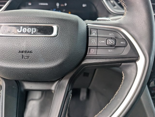 Used 2024 Jeep Grand Cherokee Altitude RWD image 14